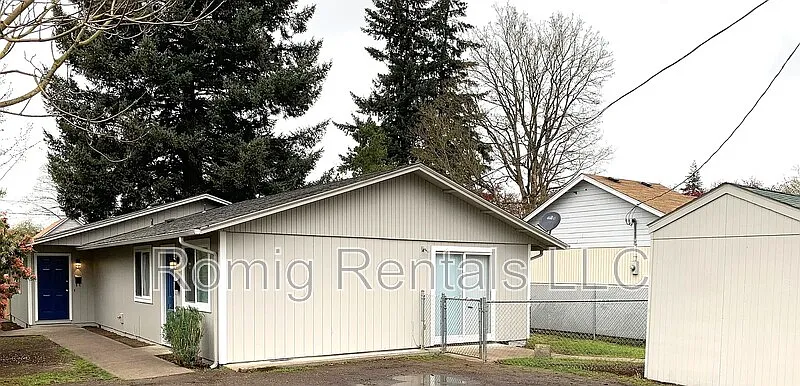 2 bed, 1.0 bath, 874 sqft, $1,595 — Photo 1