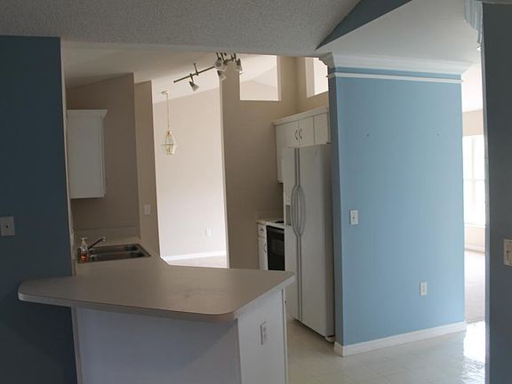 5th image of 2900 Burlington Ave