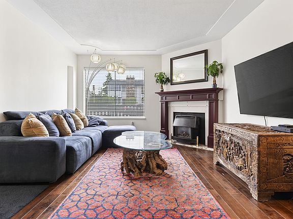 2nd image of 1424 Martin St #102
