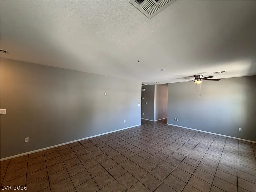 3 bed, 2.0 bath, 1562 sqft, $2,050 — Photo 3
