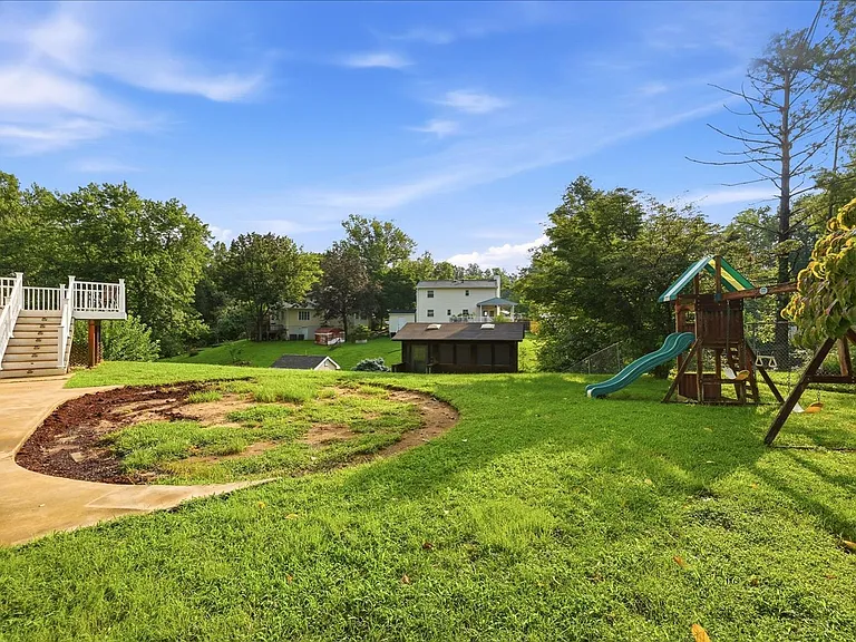 5481 Saddler Ln — Photo 25