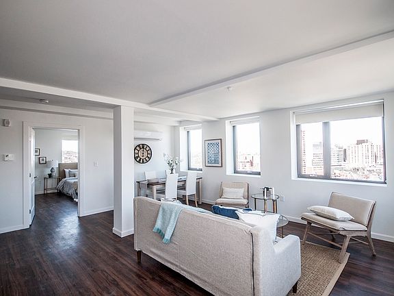 4th image of 21 Sunset St #305