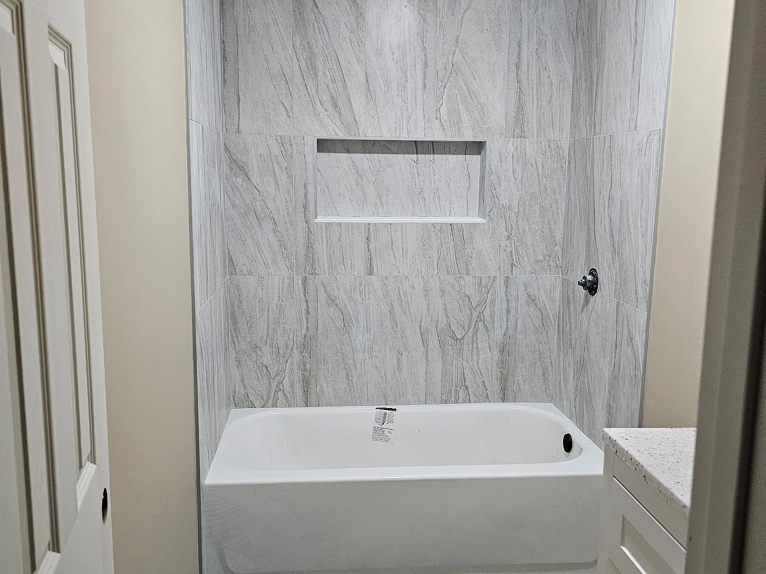 3 bed, 1200 sqft, $1,900 — Photo 1
