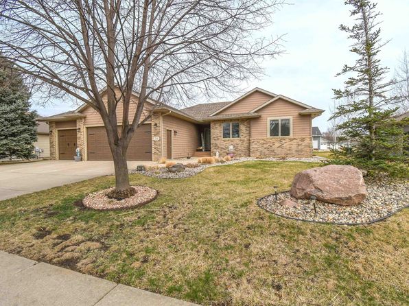 216 E Poplar Dr, Lennox, SD 57039