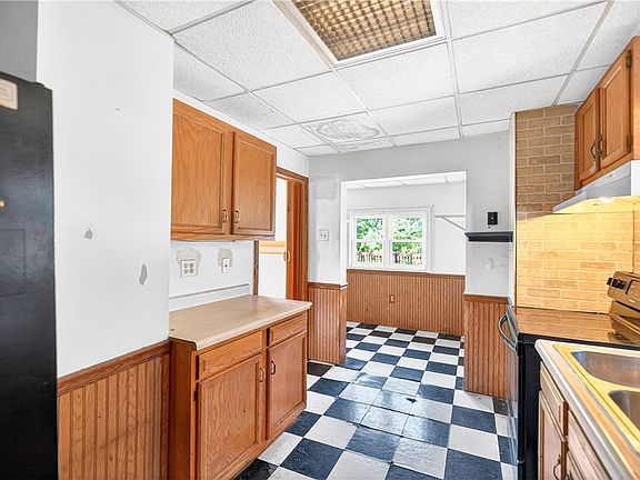 12th image of 335 Taylor Ave