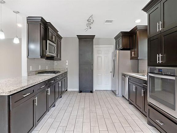 3rd image of 3614 Kentwood Dr