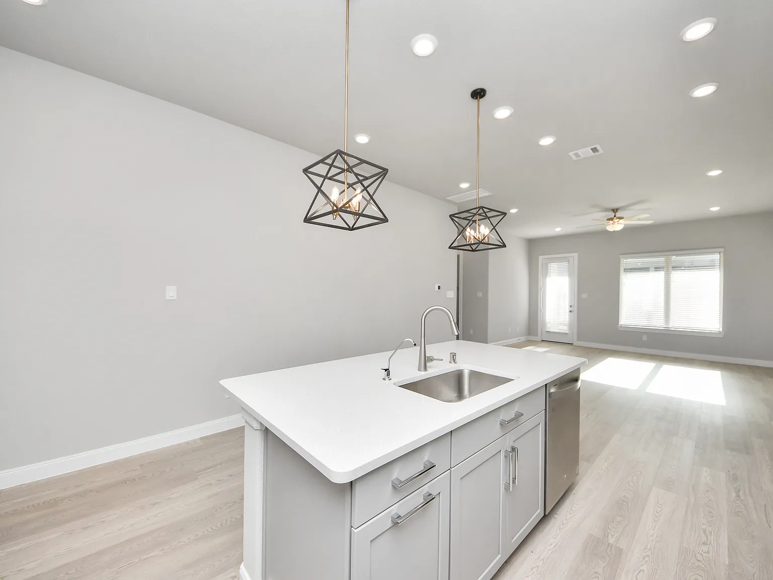 3005 Manor Heights Ln — Photo 3