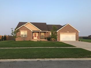 525 Feather Dr, Leland, IL 60531