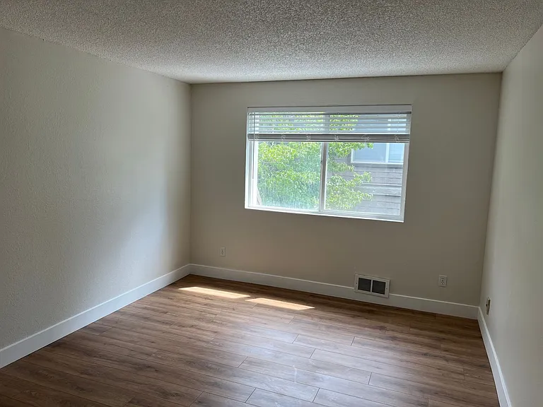 14309 NE 7th Place — Photo 16