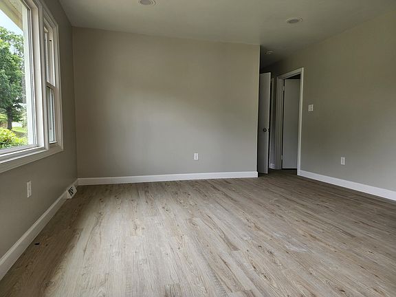 5th image of 5720 Oakland Blvd