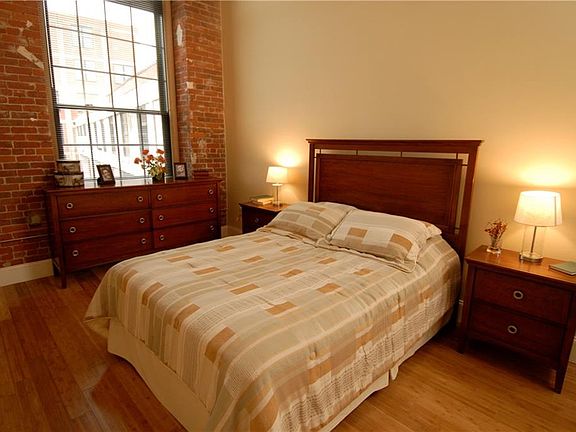 3rd image of 22 Eagle St Unit 302