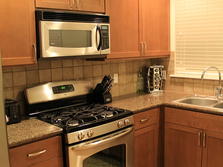 2379 NE Park Dr — Photo 9