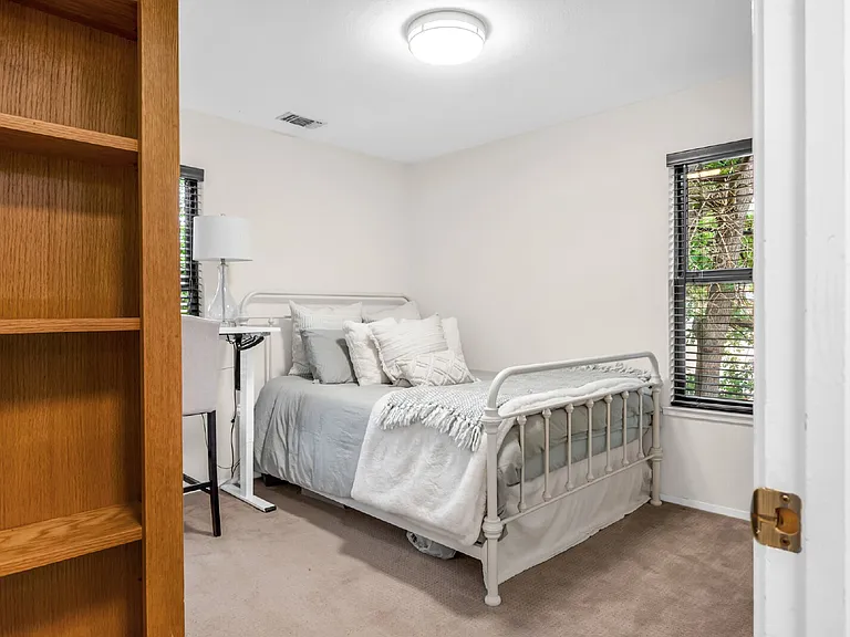 4A Dickens Ter — Photo 10