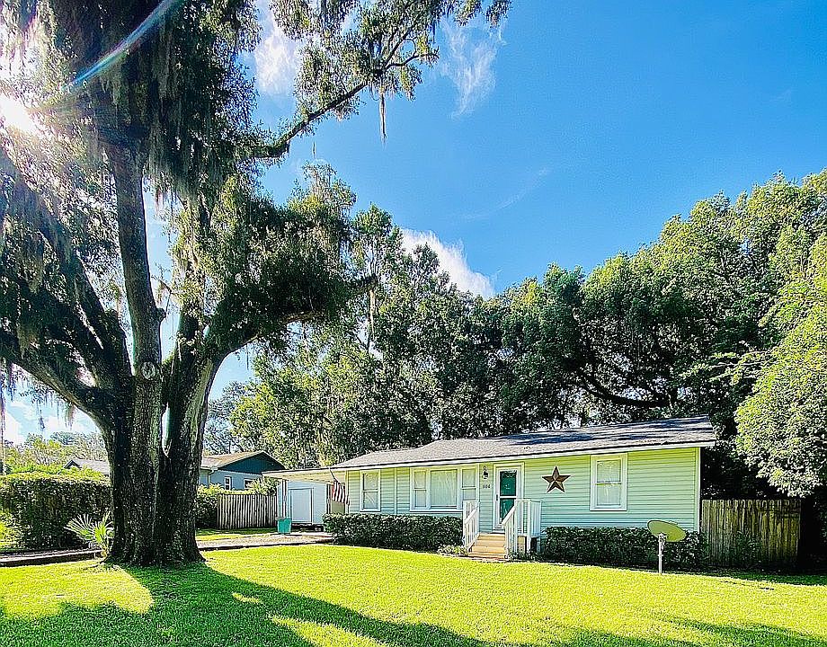 1st image of 1136 NE 10th St