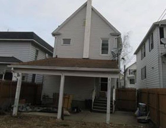 2nd image of 27 Thompson St