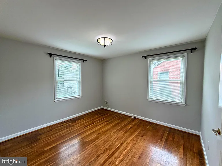 6825 Westmoreland Rd — Photo 8