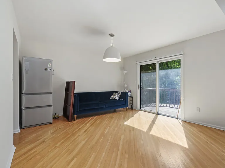 79 Lakeview Dr — Photo 2