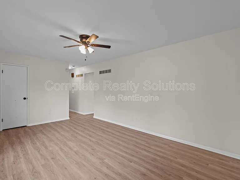 560 Bardot Dr — Photo 9