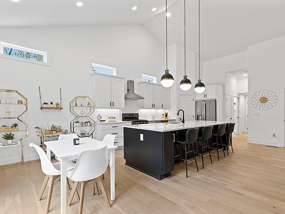 3rd image of 866 Pinnacle Pointe Pl #36