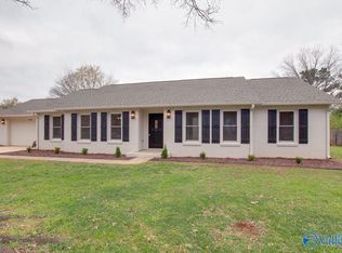 2042 Rosebury Ln SW, Huntsville, AL 35803