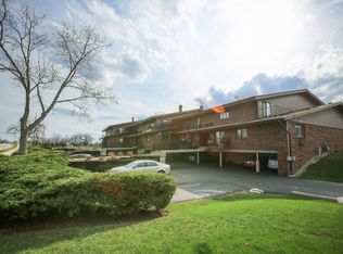 4075 S 84th St APT 8, Greenfield, WI 53228