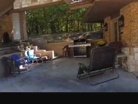 20X20 sq ft covered breezeway to relax and BBQ without getting rained on!