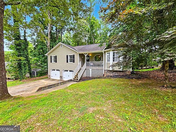 3rd image of 916 Little River Ln