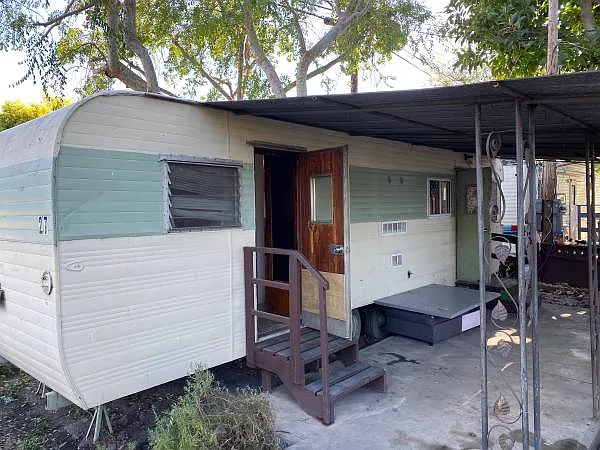 515 E Saint Andrew Pl — Photo 1
