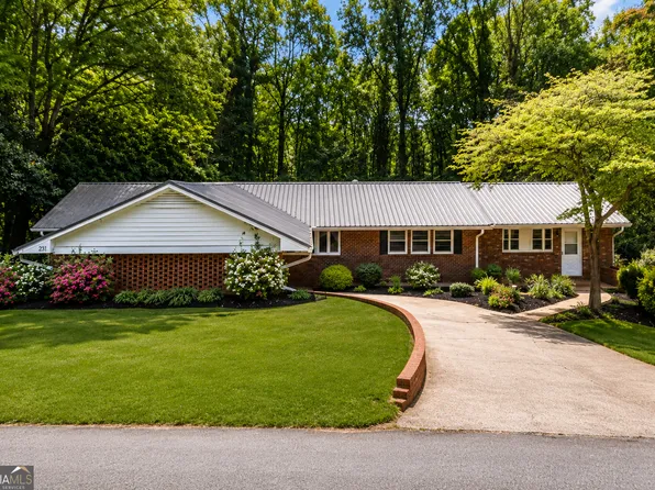 231 Honeysuckle Dr, Commerce, GA 30529