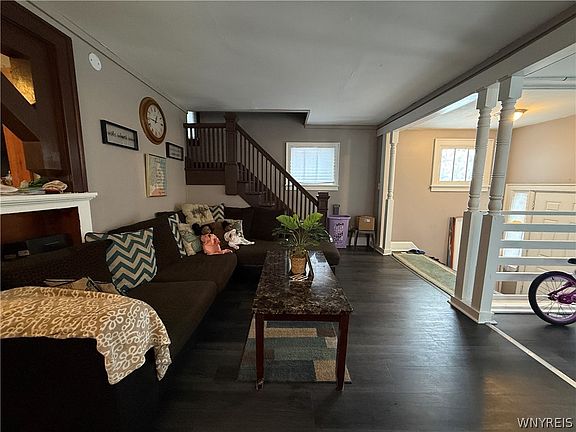 4th image of 124 Newfield St