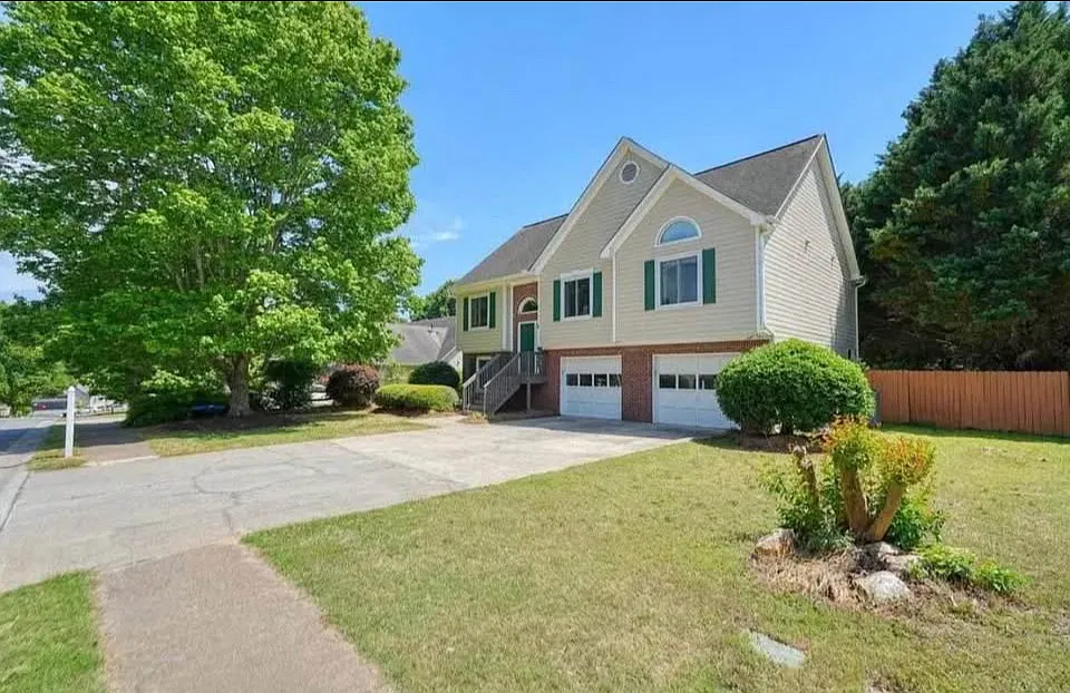 4 bed, 1857 sqft, $2,700 — Photo 3