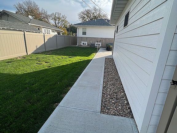 5th image of 1418 N Broadwell Ave