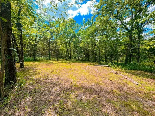 33 & 37 W Sugar Lake Cv, Mound City, KS 66056