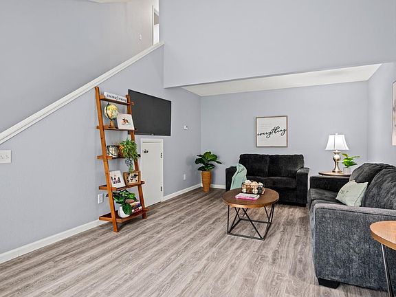 4th image of 5078 Country Club Drive