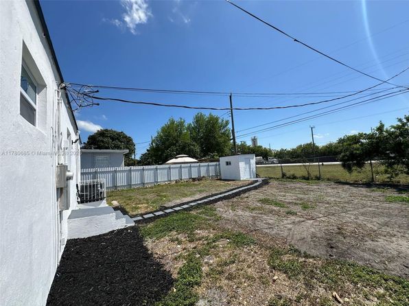774 NW 74th St, Miami, FL 33150