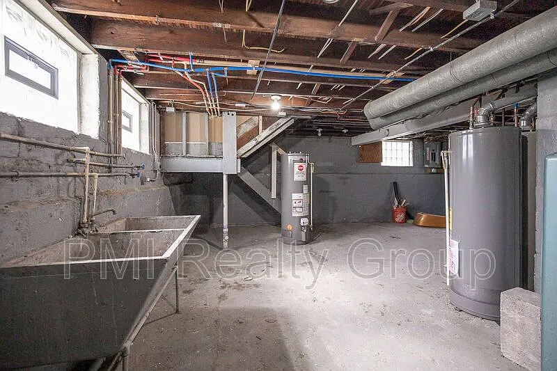 2 bed, 1.0 bath, 1052 sqft, $1,000 — Photo 4