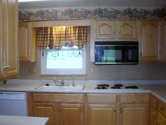 4th image of 328 Bridle Ln S