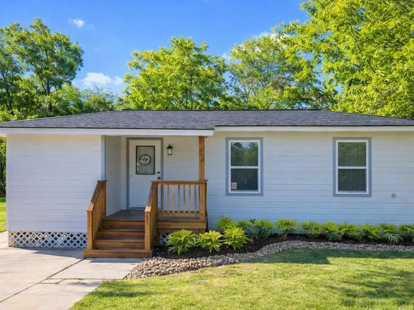 58 Hybiscus Ct, Lake Jackson, TX 77566