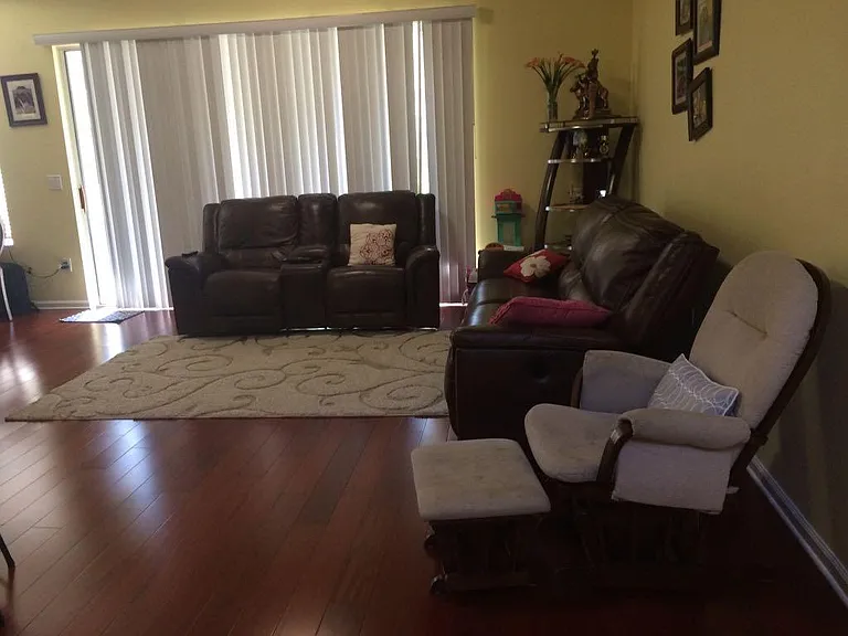 4240 Clybourne Ln — Photo 5