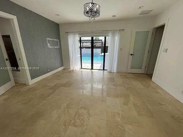 1252 Coral Ln — Photo 5