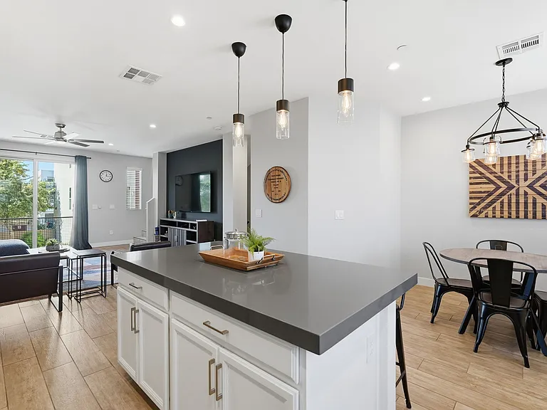 820 N 8th Ave #17 — Photo 14