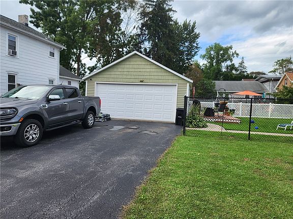 4th image of 37 Maple St
