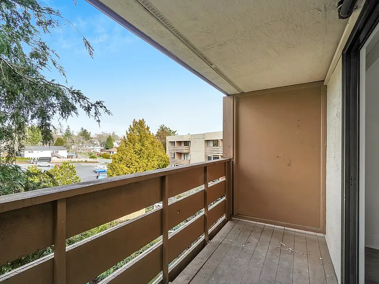 3255 Cook St — Photo 8