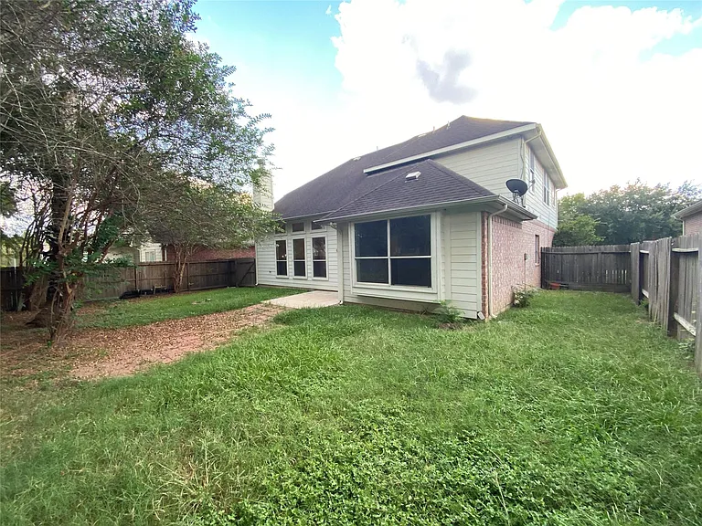 9210 Hidden Lake Cir E — Photo 46