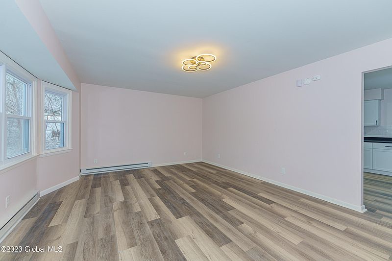 4th image of 10 Burke Drive