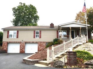 556 Center Hill Rd, Pittsburgh, PA 15239