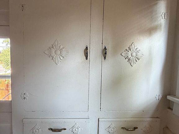 5th image of 3194 Ames St #1