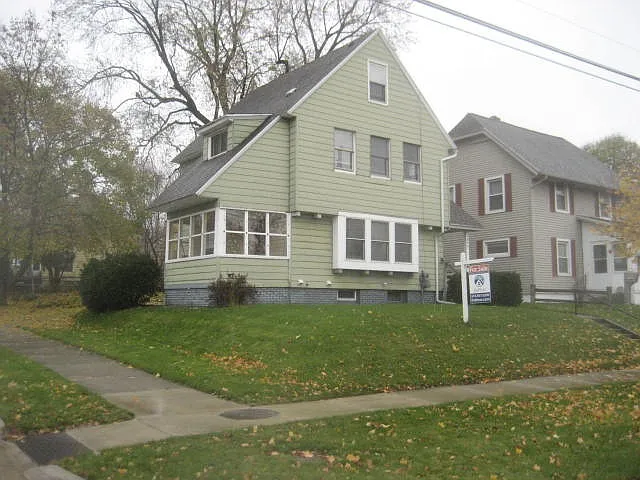 1924 Monroe Ave NW photo 1