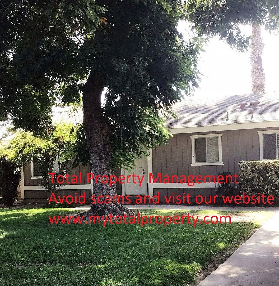 2515 W. Victor Ct. 2 Bedroom 1 Bathroom Duplex Visalia — Photo 1