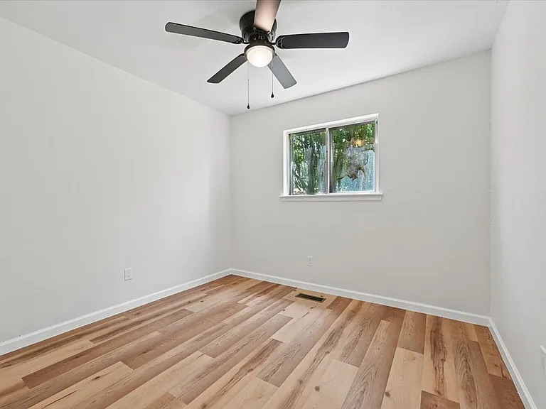 1224 S Broadway St — Photo 15
